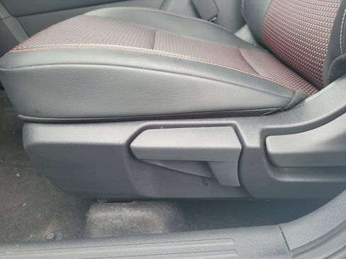Used 2025 Nissan Kicks SR AWD/4WD image 13