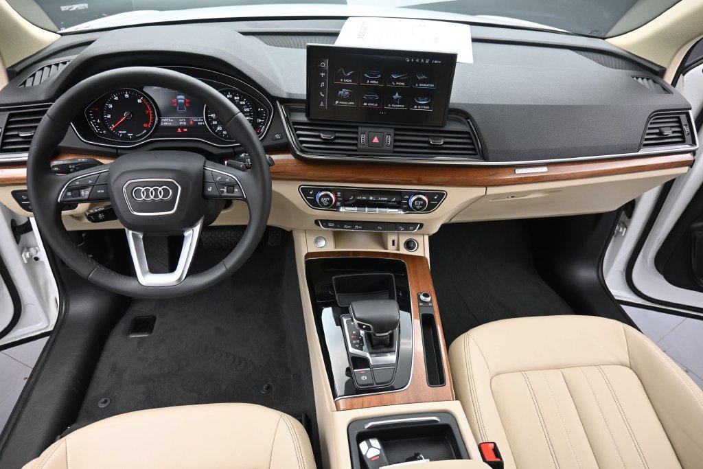 Used 2021 Audi Q5 2.0T Premium w/ Convenience Package AWD/4WD image 14