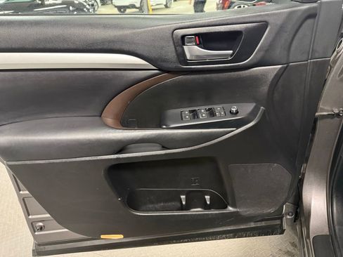 Used 2018 Toyota Highlander XLE w/ Protection Package #3 image 8