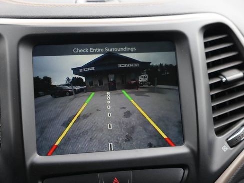 Used 2017 Jeep Cherokee Limited AWD/4WD image 24