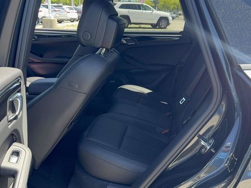 Used 2022 Porsche Macan w/ Premium Package Plus AWD/4WD image 20