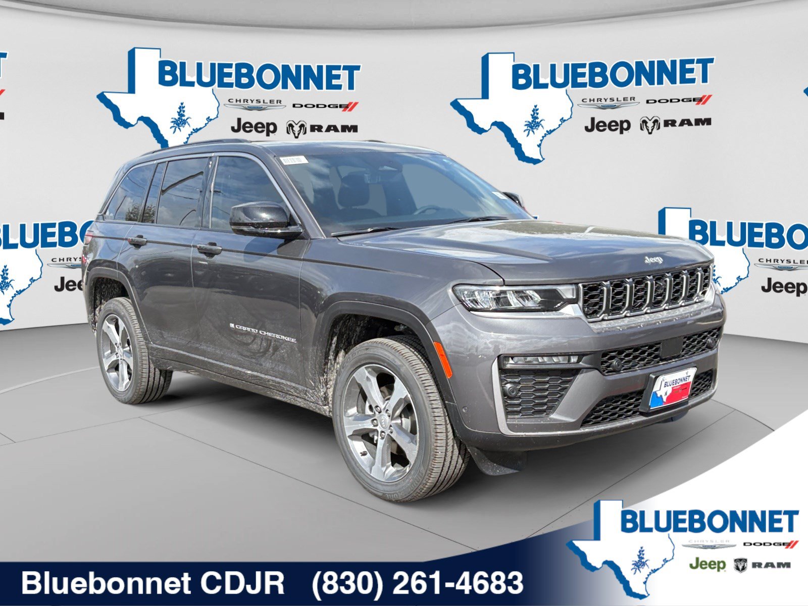 New 2026 Jeep Grand Cherokee Limited w/ Luxury Tech Group II RWD image 3