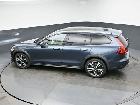 Used 2023 Volvo V60 B5 Cross Country Plus image 46