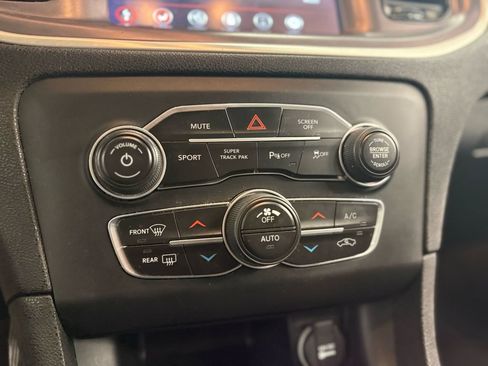 Used 2020 Dodge Charger SXT w/ Blacktop Package image 28