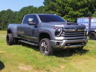 Used 2025 Chevrolet Silverado 3500 High Country w/ High Country Premium Package AWD/4WD video 2