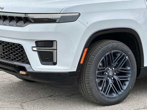 New 2026 Jeep Grand Wagoneer 4WD image 7