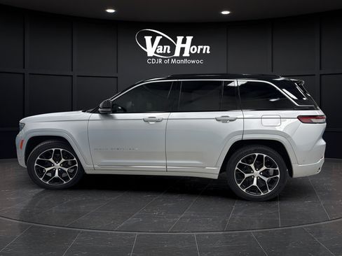 Used 2024 Jeep Grand Cherokee Summit AWD/4WD image 4