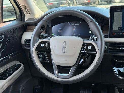 Used 2024 Lincoln Corsair Grand Touring image 7