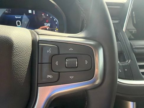 Used 2024 Chevrolet Suburban Z71 w/ Luxury Package AWD/4WD image 17