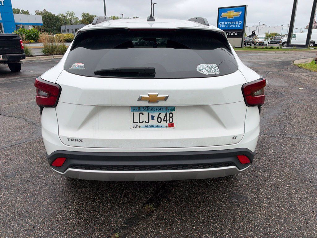 Used 2024 Chevrolet Trax LT w/ Driver Confidence Package FWD image 5