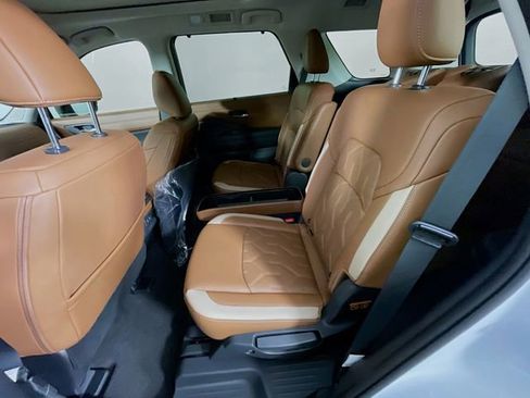 New 2026 Nissan Pathfinder Platinum FWD image 15