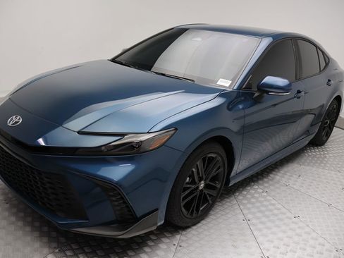 Certified 2025 Toyota Camry SE image 2