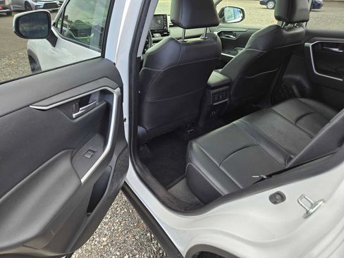 Used 2020 Toyota RAV4 XLE Premium AWD/4WD image 17