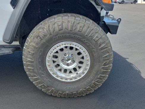 Used 2024 Jeep Gladiator Sport AWD/4WD image 10