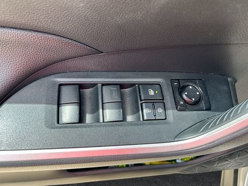 Used 2025 Toyota RAV4 LE AWD/4WD image 12