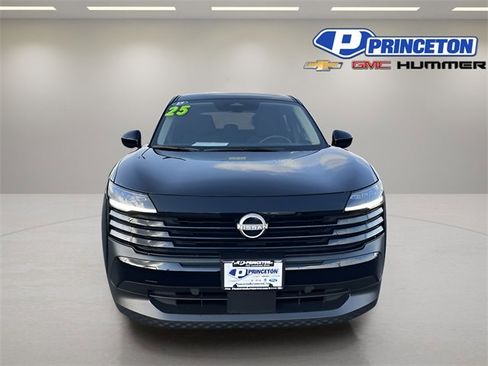 Used 2025 Nissan Kicks SV image 2