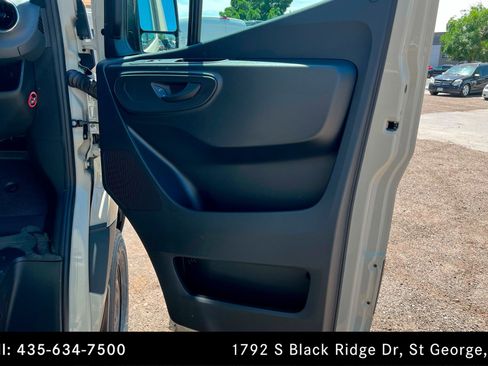 Used 2025 Mercedes-Benz Sprinter 2500 image 18