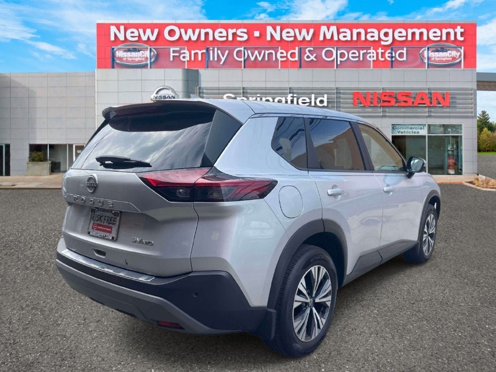 Used 2023 Nissan Rogue SV AWD/4WD image 6