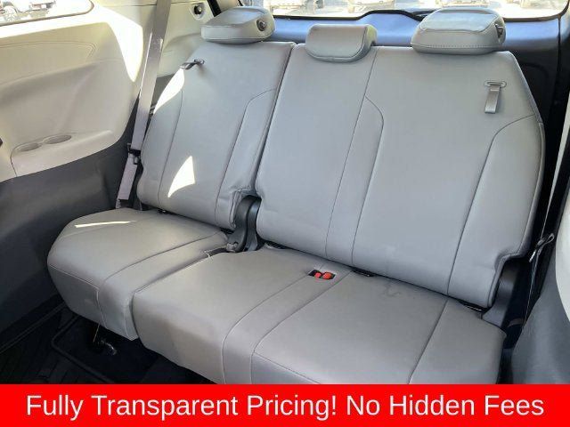 Used 2022 Toyota Sienna XLE FWD image 18