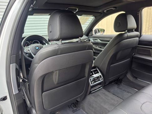 Used 2019 BMW 740i w/ M Sport Package RWD image 38