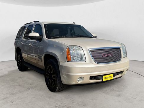 Used 2011 GMC Yukon SLT w/ SLT-2 Equipment Package AWD/4WD image 4