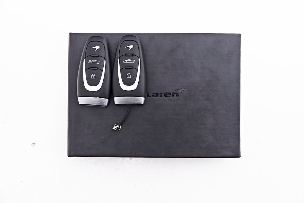 Used 2025 McLaren Artura Spider RWD image 75