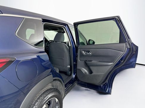 Used 2025 Nissan Rogue SV FWD image 29