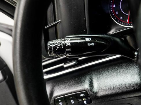 Used 2021 Hyundai Elantra SE image 25