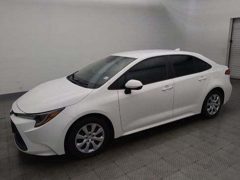 Used 2020 Toyota Corolla LE FWD image 2
