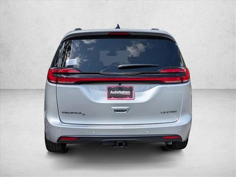 New 2026 Chrysler Pacifica Limited image 8