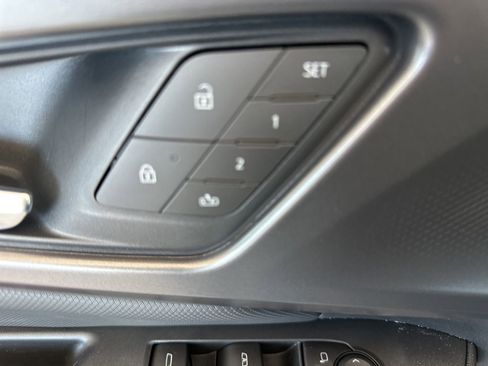 New 2025 Chevrolet Equinox EV RS image 16