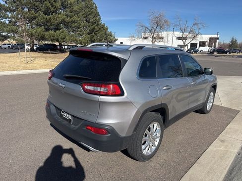 Used 2017 Jeep Cherokee Limited image 8