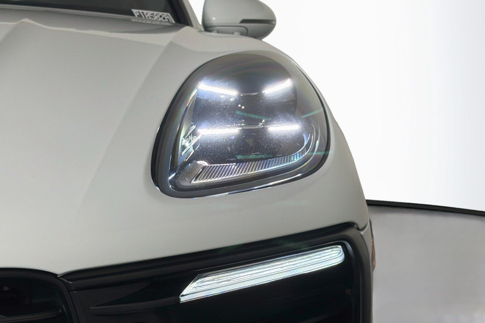 Used 2023 Porsche Macan AWD/4WD image 14