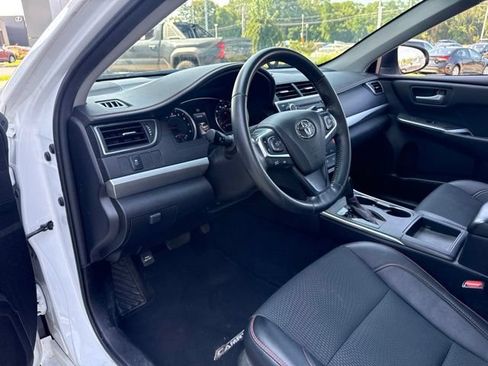 Used 2017 Toyota Camry SE FWD image 14