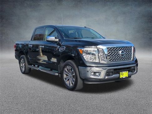 Used 2017 Nissan Titan SL image 3