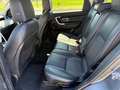 Used 2017 Land Rover Discovery Sport SE AWD/4WD image 15
