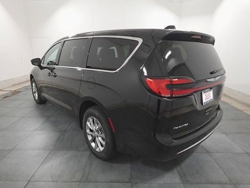 New 2026 Chrysler Pacifica Select AWD/4WD image 4