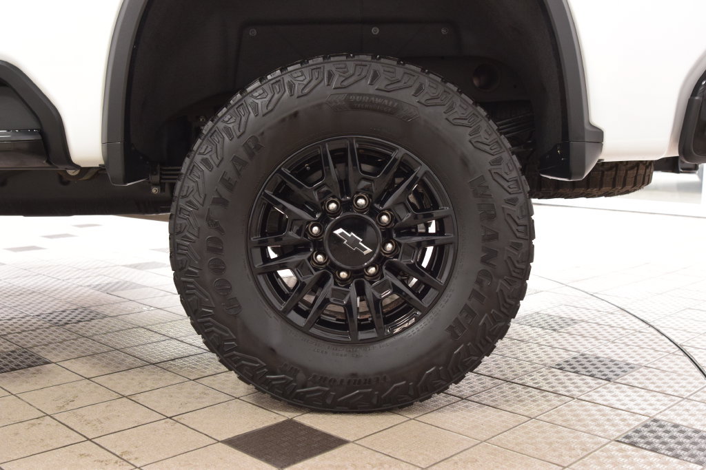 Used 2024 Chevrolet Silverado 2500 ZR2 w/ Technology Package AWD/4WD image 26