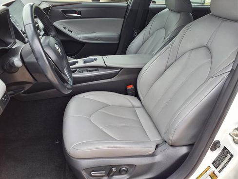 Used 2019 Toyota Avalon XLE image 25