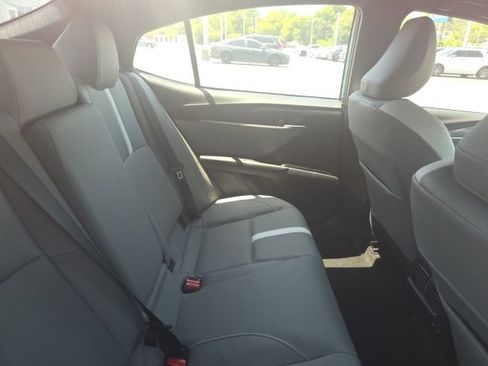Used 2025 Toyota Camry SE w/ Convenience Package FWD image 6
