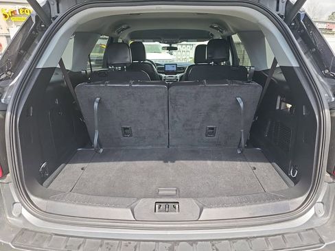 Used 2023 Ford Explorer XLT w/ Equipment Group 202A AWD/4WD image 17