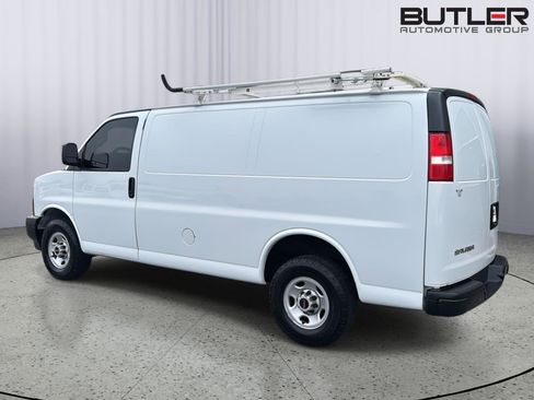 Used 2023 GMC Savana 2500 w/ Driver Convenience Package image 3