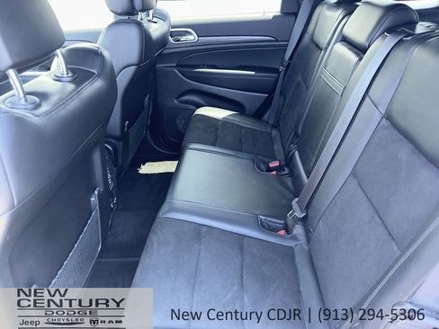 Used 2022 Jeep Grand Cherokee Laredo X image 19