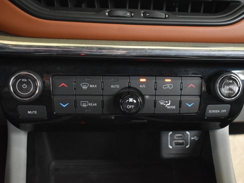 Used 2023 Jeep Compass Limited w/ Elite Group AWD/4WD image 31