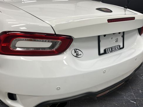 Used 2017 FIAT 124 Spider Abarth RWD image 38