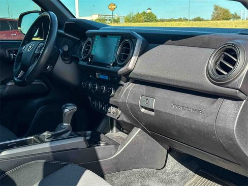 Used 2021 Toyota Tacoma TRD Off-Road image 21