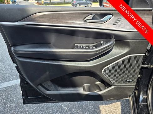 Used 2023 Jeep Grand Cherokee 4WD 4xe image 7