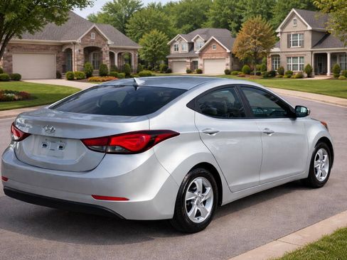 Used 2014 Hyundai Elantra SE image 5