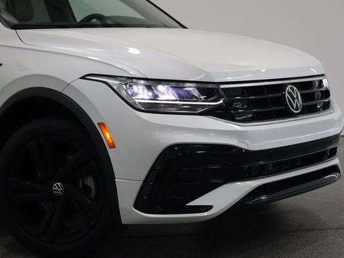 Used 2024 Volkswagen Tiguan SE R-Line image 3
