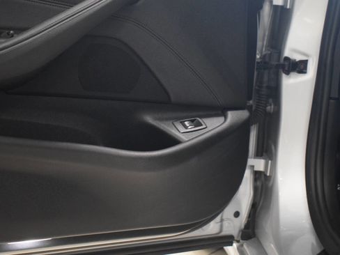 Used 2018 BMW 530i xDrive AWD/4WD image 36
